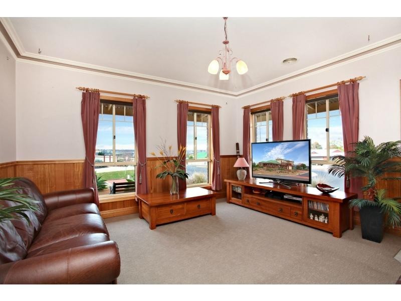 58 Clifton Drive, Clifton Park, Bacchus Marsh VIC 3340