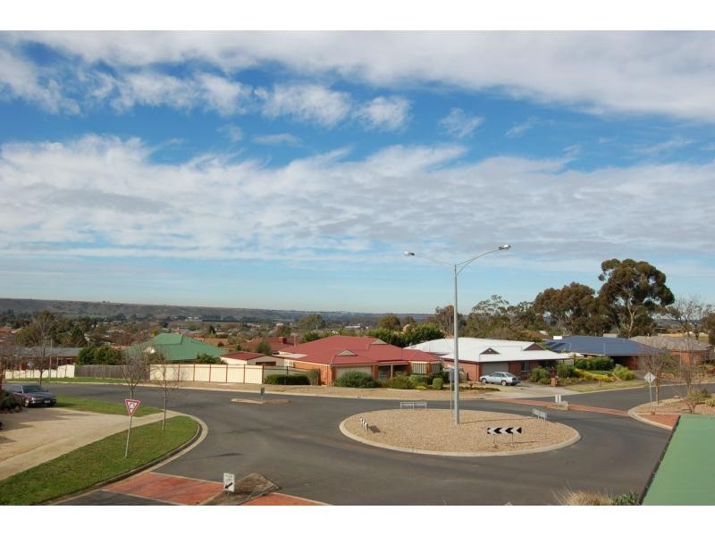 58 Clifton Drive, Clifton Park, Bacchus Marsh VIC 3340