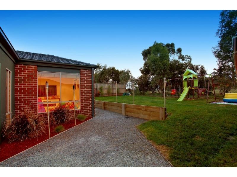 27 Burbidge Drive, Panorama Estate, Bacchus Marsh VIC 3340