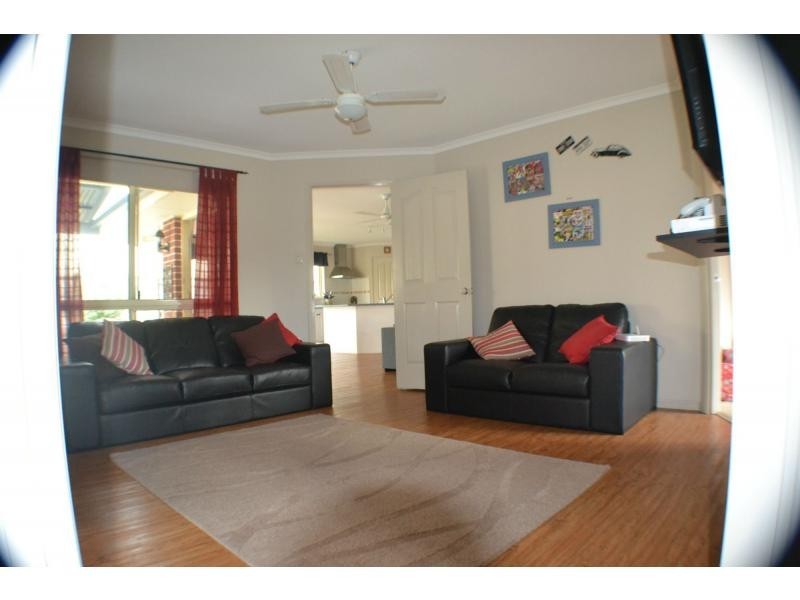 8 Macintosh Court, Ormeau QLD 4208
