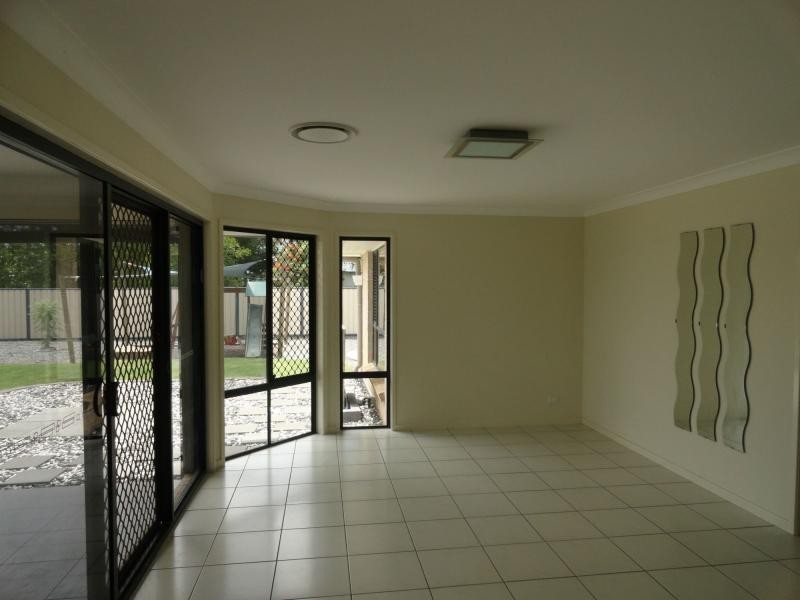 34 School Road, Woongoolba QLD 4207