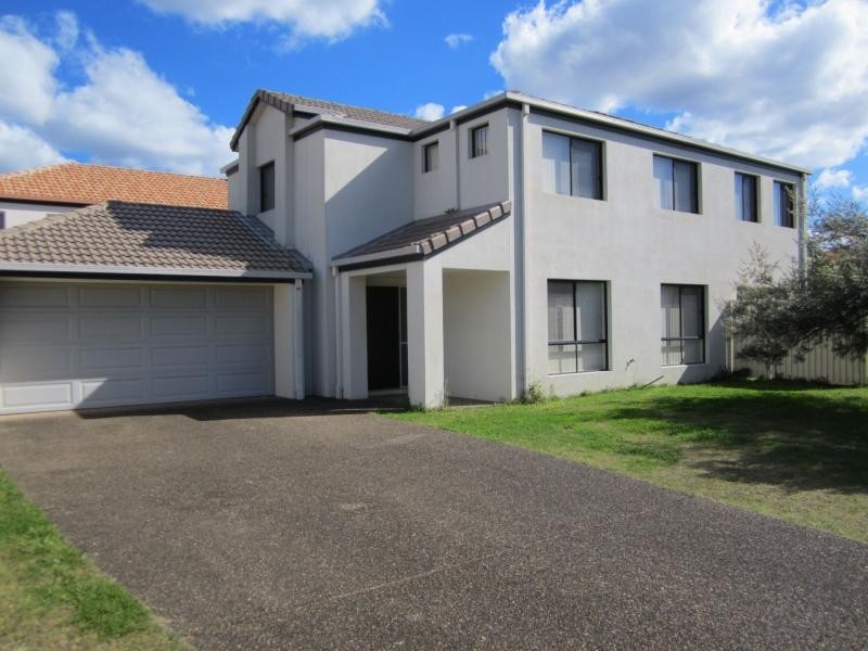 2 Noelene Lane, Arundel QLD 4214