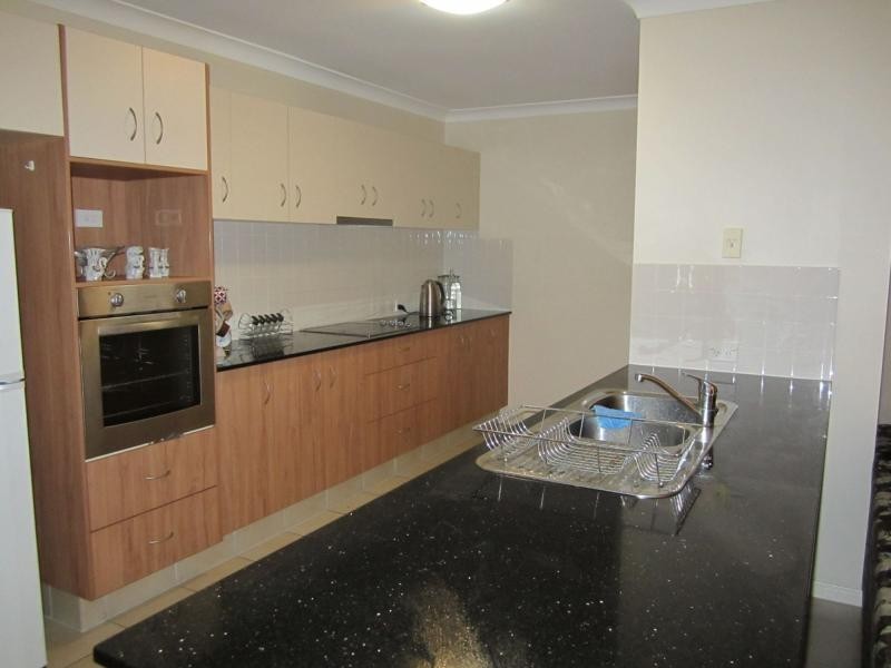 2 Noelene Lane, Arundel QLD 4214