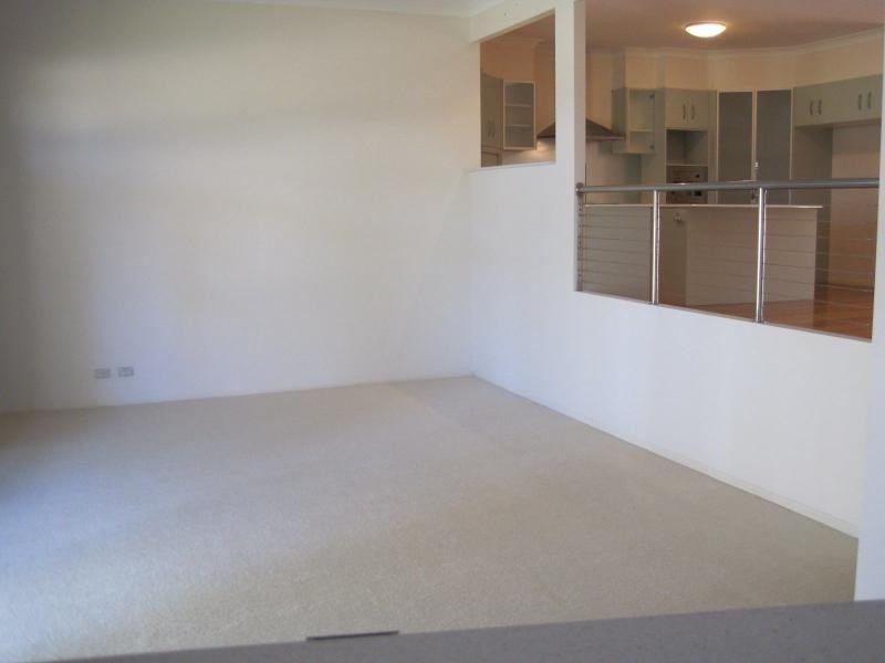 4 Peachester Close, Ormeau QLD 4208