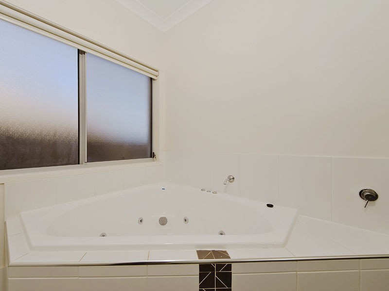 22 Emmaville Crescent, Ormeau QLD 4208