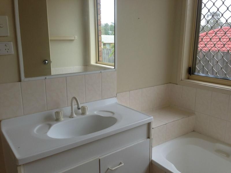 3 Sandra Anne, Edens Landing QLD 4207