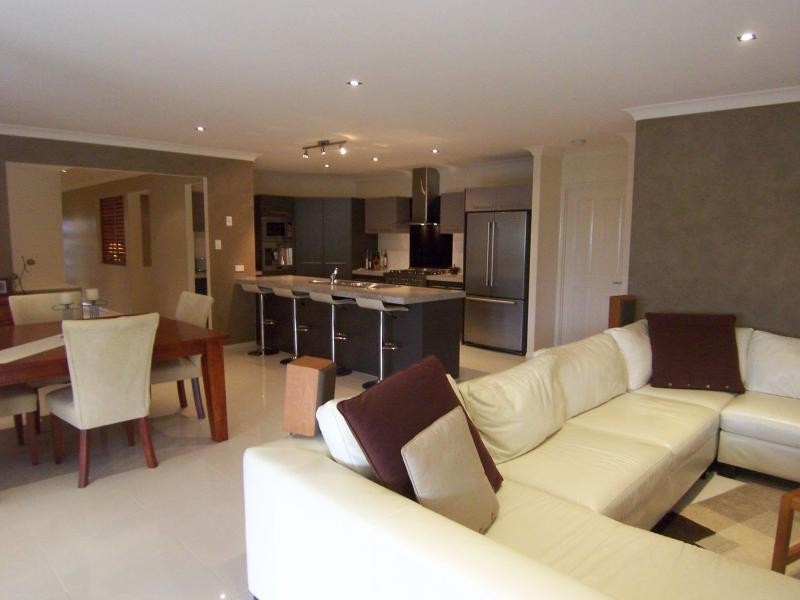 9 Lauradale Crescent, Ormeau QLD 4208