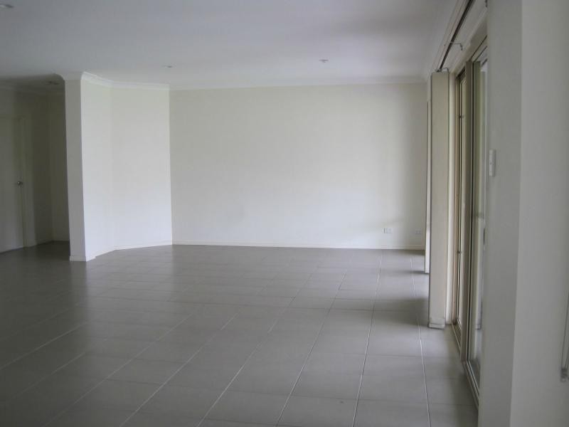 33 Lauradale Crescent, Ormeau QLD 4208