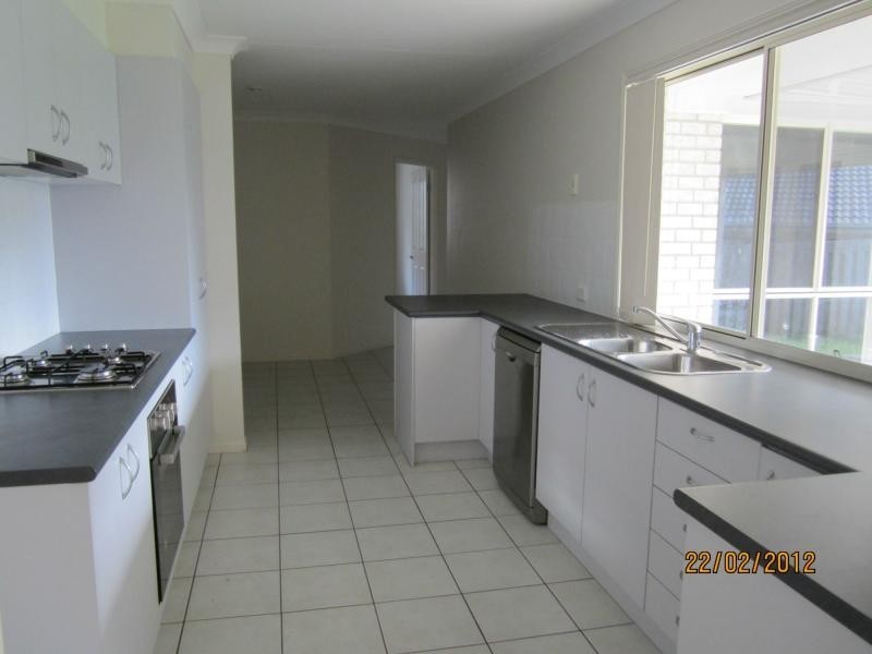 12 Shawnee Crescent, Pimpama QLD 4209