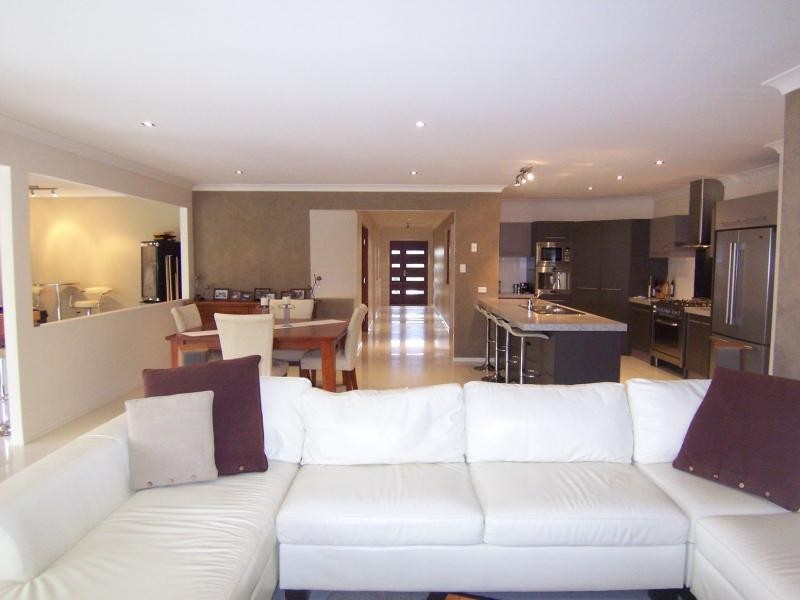 9 Lauradale Crescent, Ormeau QLD 4208