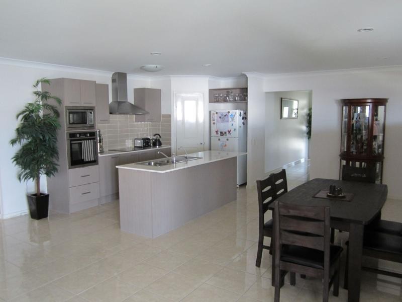 4 Penneshaw Crescent, Ormeau QLD 4208