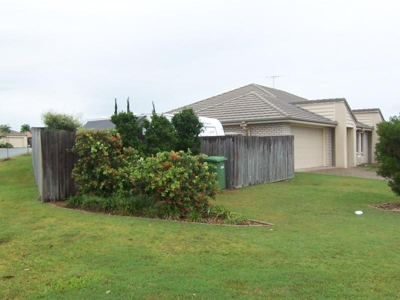 1/8 Jasmine Circuit, Ormeau QLD 4208