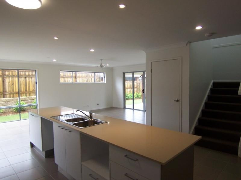 8 Brookside Circuit, Ormeau QLD 4208