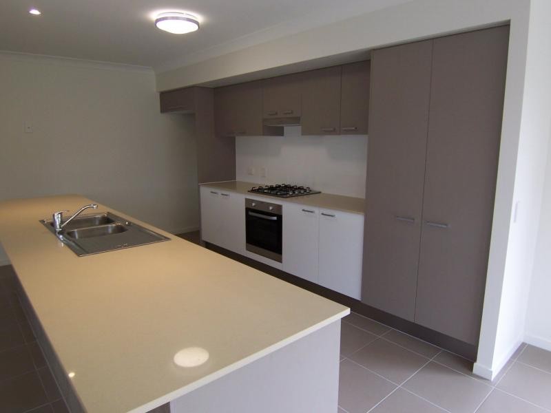 8 Brookside Circuit, Ormeau QLD 4208