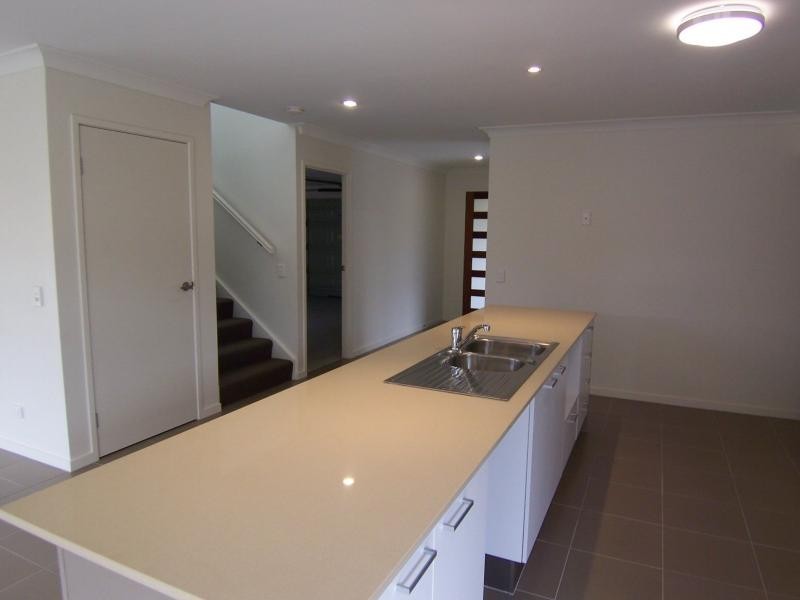 8 Brookside Circuit, Ormeau QLD 4208