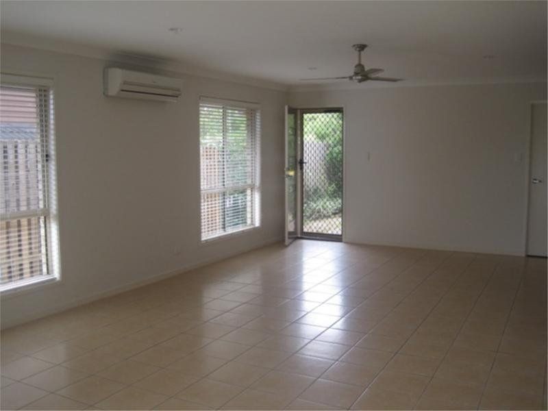 2/25 Cranberrie Crescent, Pimpama QLD 4209