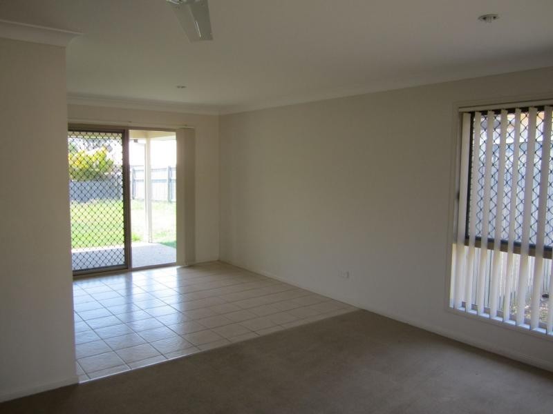 12 Lauradale Crescent, Ormeau QLD 4208