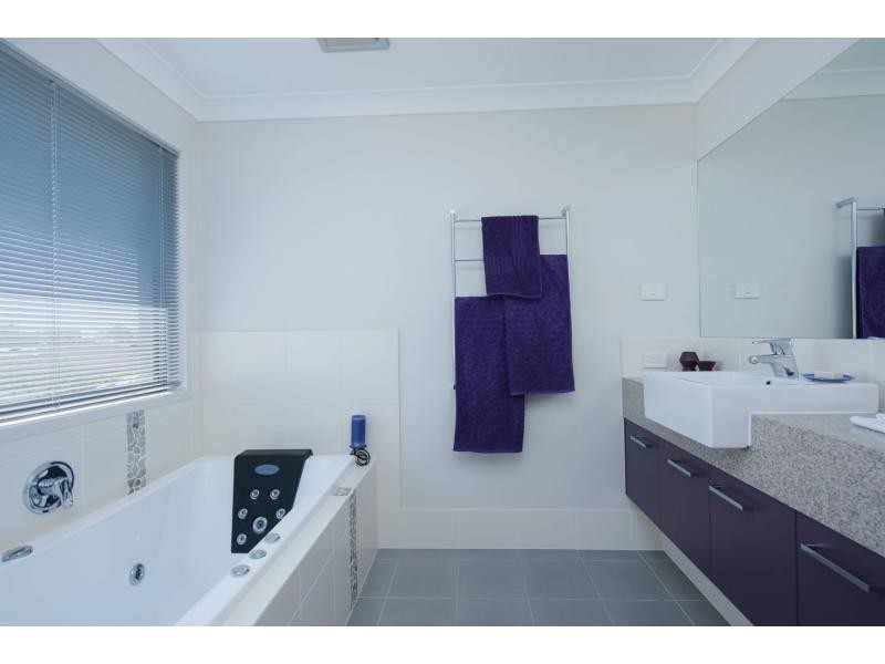 64 Lauradale Crescent, Ormeau QLD 4208