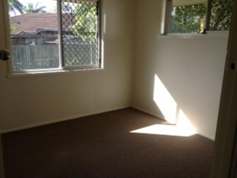 4 Hughes Street, Eagleby QLD 4207