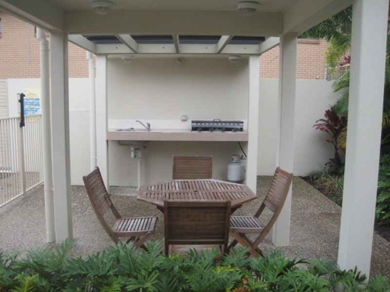 5/13D Wyndham Avenue, Southport QLD 4215