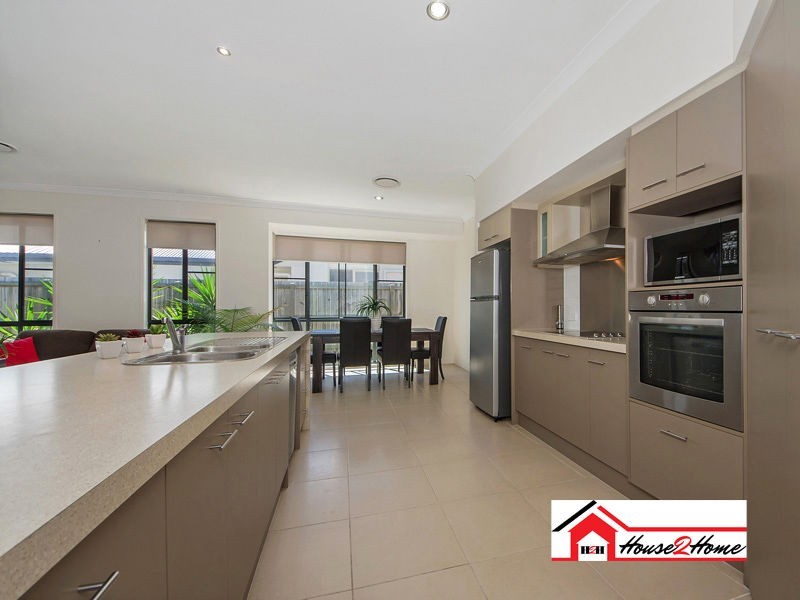 16 Strathburn Crescent, Ormeau QLD 4208