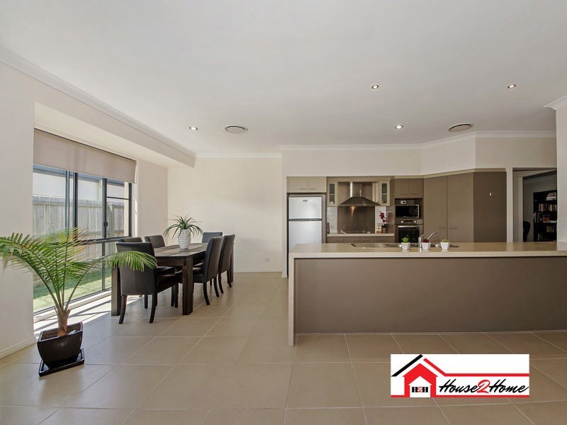 16 Strathburn Crescent, Ormeau QLD 4208