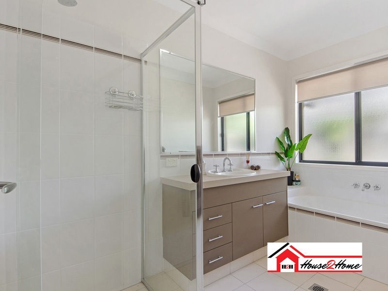 16 Strathburn Crescent, Ormeau QLD 4208