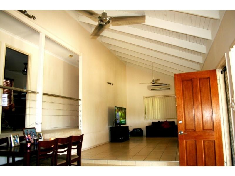 40 Thoms Crescent, Mount Warren Park QLD 4207