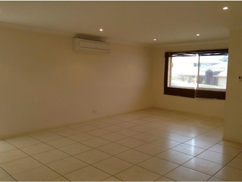 Duplex 2/9 Summerlea Crescent, Ormeau QLD 4208