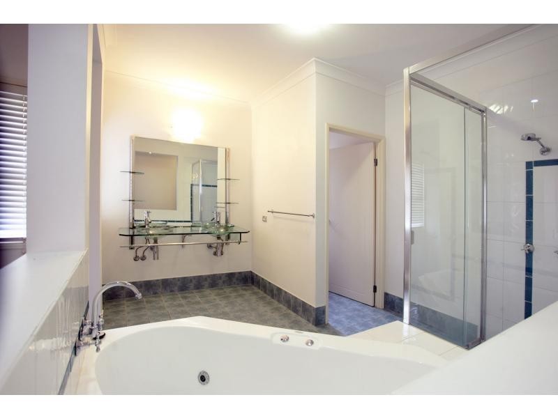 4 Peachester Close, Ormeau QLD 4208