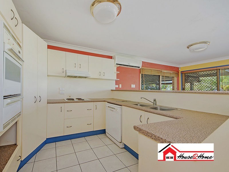 8 Wantana Crescent, Edens Landing QLD 4207