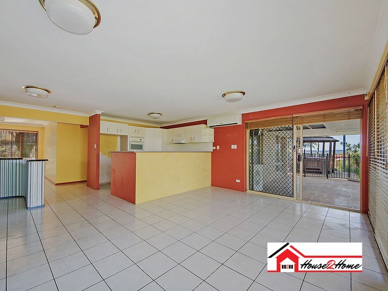 8 Wantana Crescent, Edens Landing QLD 4207