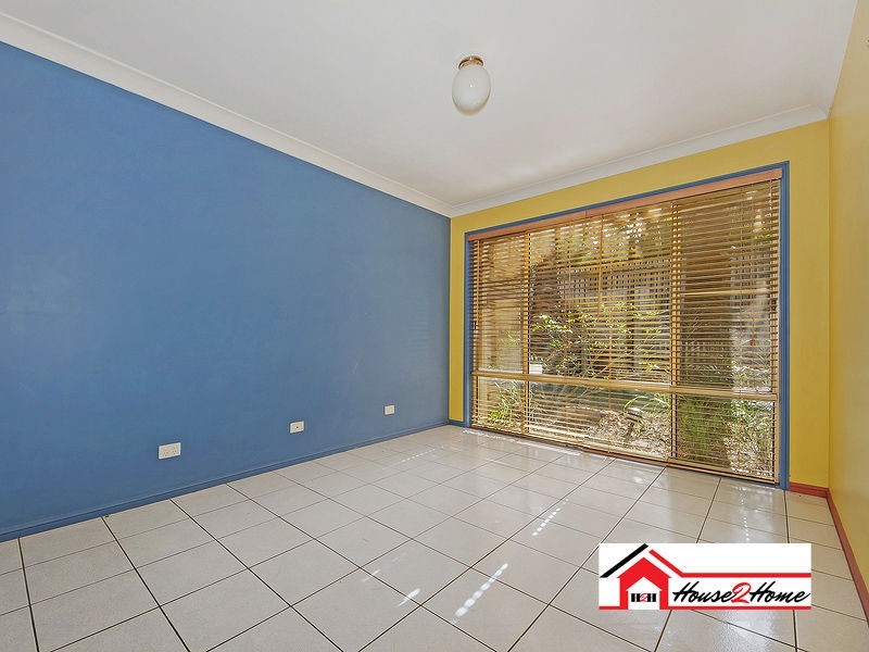 8 Wantana Crescent, Edens Landing QLD 4207