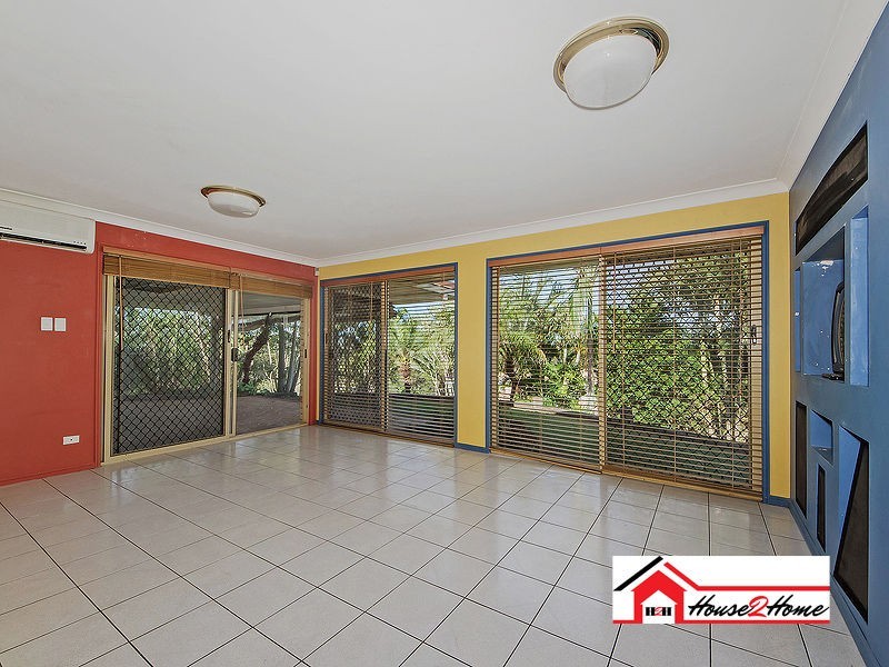 8 Wantana Crescent, Edens Landing QLD 4207