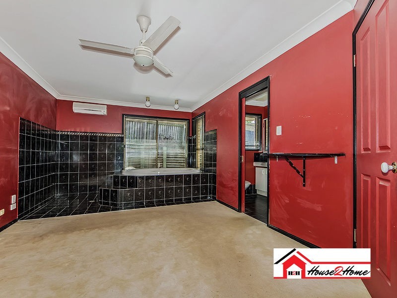 8 Wantana Crescent, Edens Landing QLD 4207