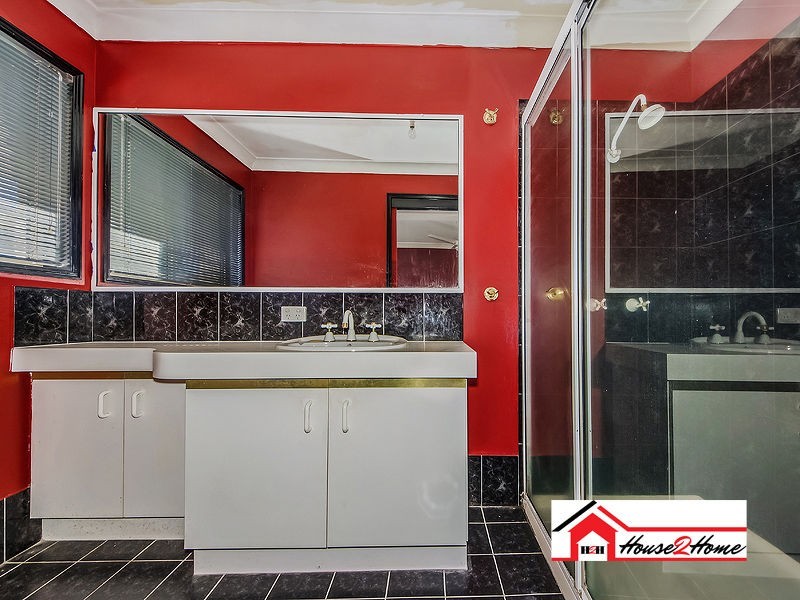 8 Wantana Crescent, Edens Landing QLD 4207