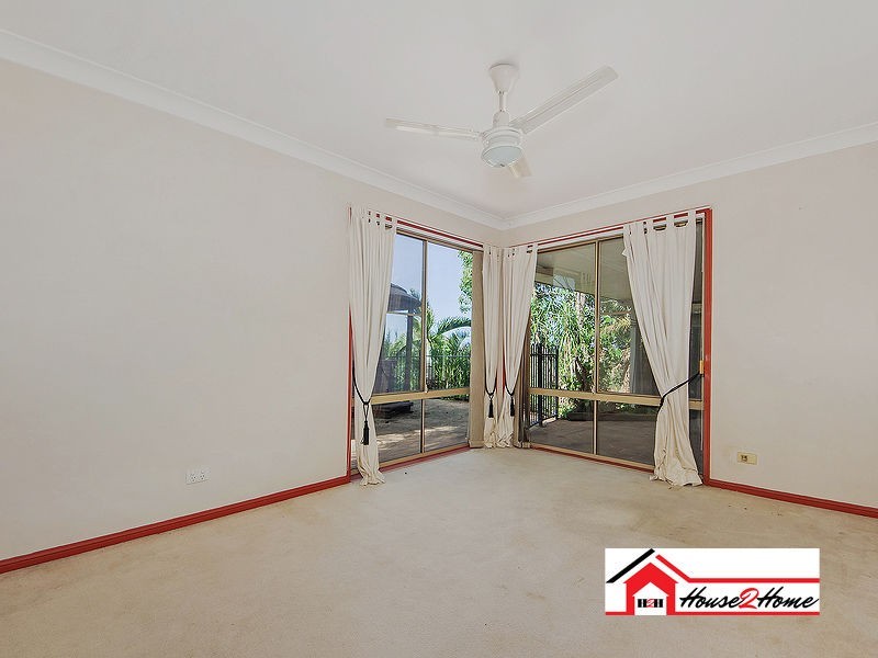 8 Wantana Crescent, Edens Landing QLD 4207