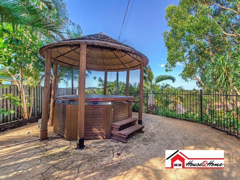 8 Wantana Crescent, Edens Landing QLD 4207