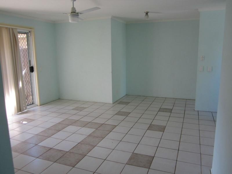 2/38 Village Way, Oxenford QLD 4210