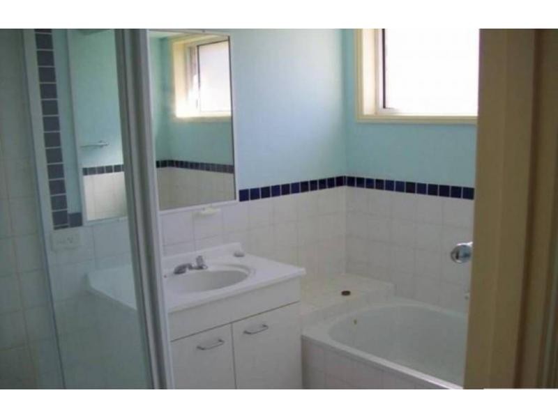 2/38 Village Way, Oxenford QLD 4210