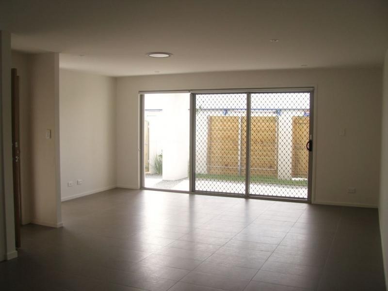 22 La Savina Drive, Coombabah QLD 4216