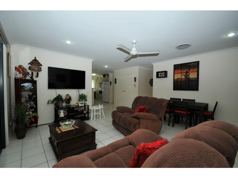 2/1 Mocha Way, Pimpama QLD 4209