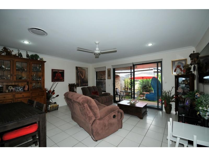 2/1 Mocha Way, Pimpama QLD 4209