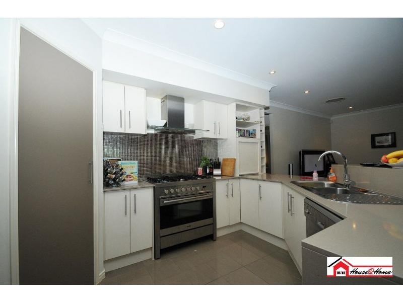 11 Stoney Creek Circuit, Ormeau QLD 4208