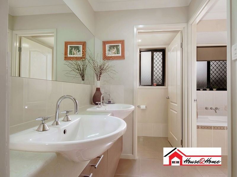 12 Emmaville Crescent, Ormeau QLD 4208