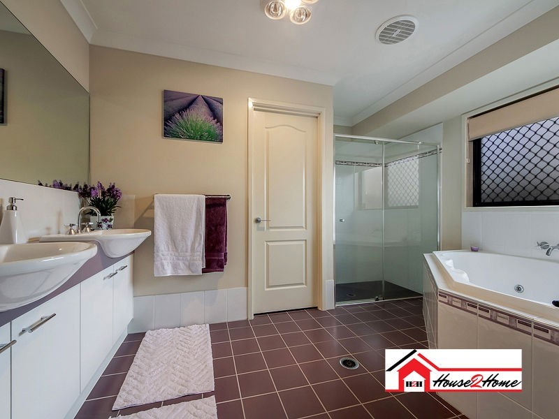 12 Emmaville Crescent, Ormeau QLD 4208