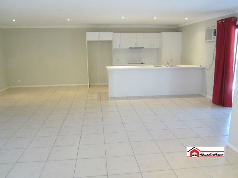 182 Mt Warren Park Boulevard, Mount Warren Park QLD 4207