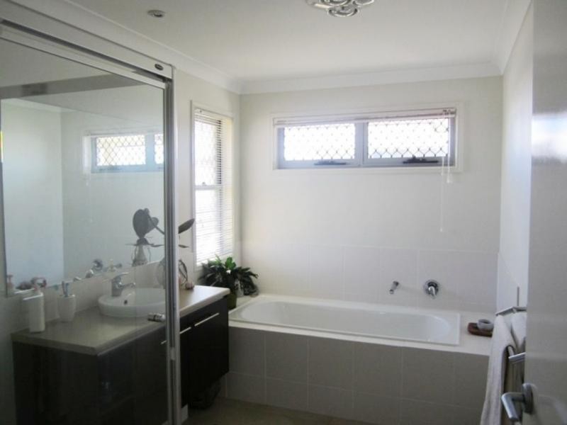 39 Kilkivan Drive, Ormeau QLD 4208