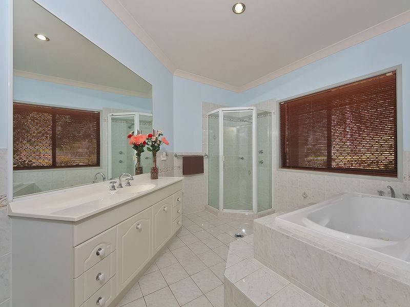 26 Helen-Louise Court, Buccan QLD 4207