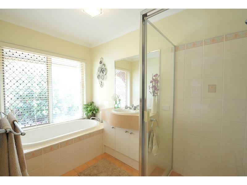 2 Shaw Court, Norfolk Village, Ormeau QLD 4208